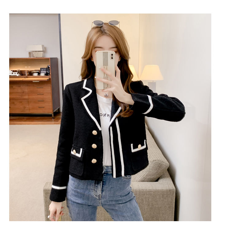 Women Short Blazer With Light And Mature Style