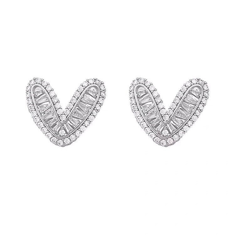 Micro Inlaid Zircon Love Ear Clip Female Niche Design