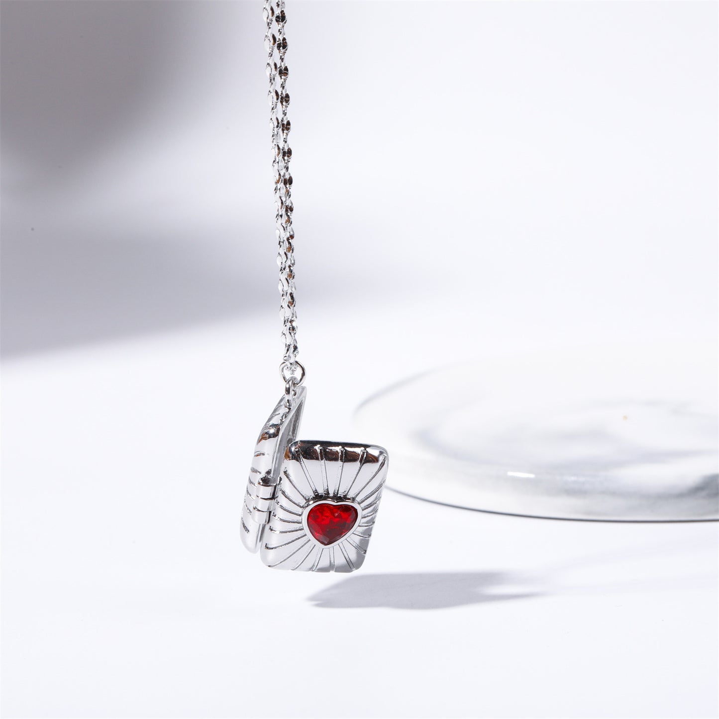 Retro Opening And Closing Love Zircon Album Box Necklace Ins Personalized Necklace Clavicle Chain Jewelry For Women Valentine's Day