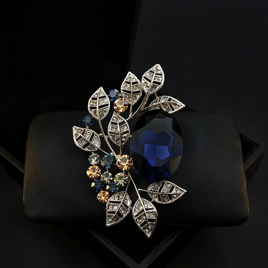 Men's And Women's Fashion French Vintage Atmospheric Brooches